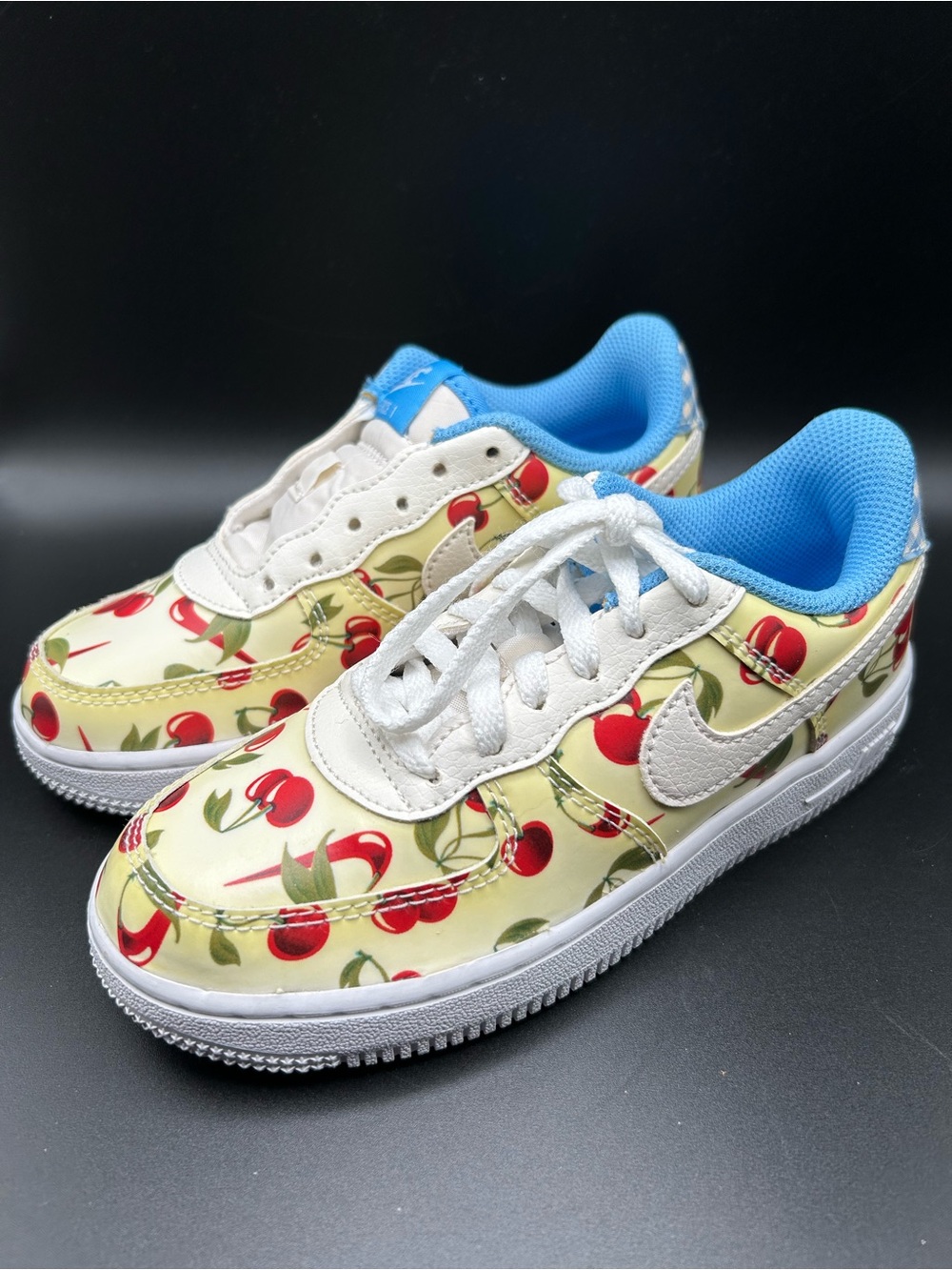 NIKE FORCE 1 - Kids Cherry-Print Sneakers with Blue Lining